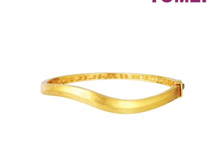 TOMEI Matte-Finishing Wavy Bangle, Yellow Gold 916 For Sale